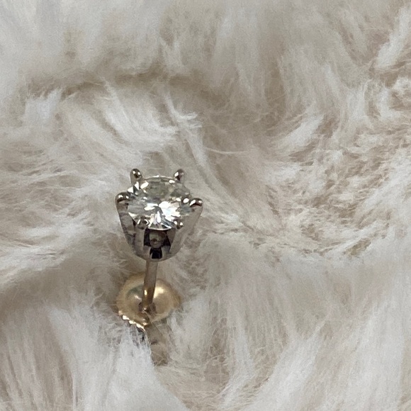 Jewelry - Single Diamond Earring